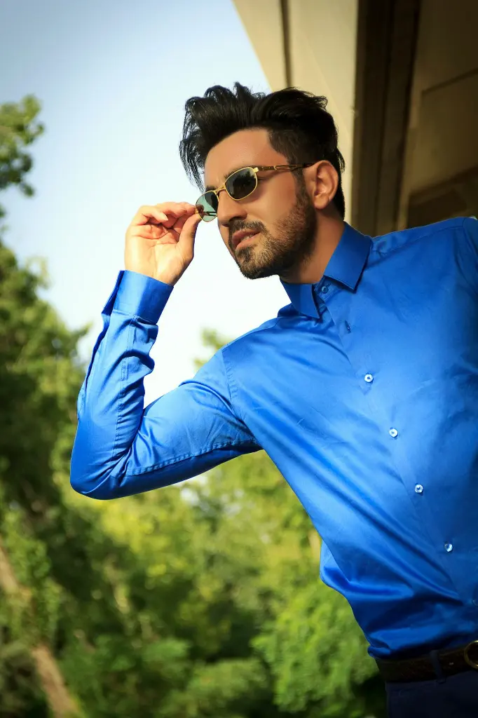 unsplash_pN_oQBHL8X8_Shirt linen rich blue.webp.jpg