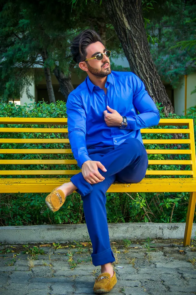 unsplash_u0Z83qfvnqo_Shirt linen rich blue.webp.jpg.jpg